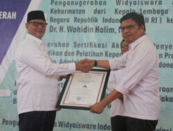 Dinilai Berhasil Membina ASN, Gubernur Raih Anugerah Widyaiswara Utama Kehormatan