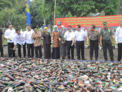 Hadapi Natal dan Tahun Baru, 9500 Botol Miras Dimusnahkan