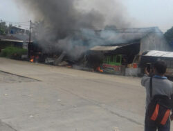 4 Toko Ludes Terbakar di Kota Serang