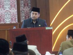 Arif Laporkan Keuangan 2017 di Rapat Paripurna DPRD