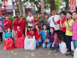 WKRI Gereja Katolik St Odilia Citra Raya Berbagi Takjil