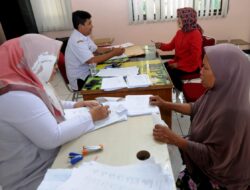 Warga Serpong Mengurus Akta Kematian