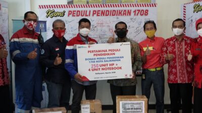 Pertamina Donasikan Ratusan Gadget untuk Pendidikan Kota Balikpapan