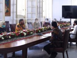 Presiden Joko Widodo Terima Tim Vaksin Merah Putih di Istana Bogor