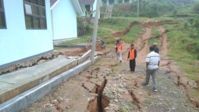 Akibat Curah Hujan Tinggi, Gedung SMAN 3 Cibeber Nyaris Roboh