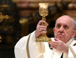 Pesan Natal Paus Fransiskus, Kritik Nasionalisme dan Individualisme Radikal