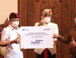 Bangun Gedung Majelis Desa Adat, Gubernur Koster Terima CSR Bank Mandiri