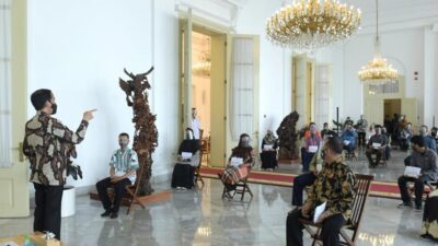 Presiden Jokowi Serahkan Bantuan Modal Kerja Bagi Pelaku UMK