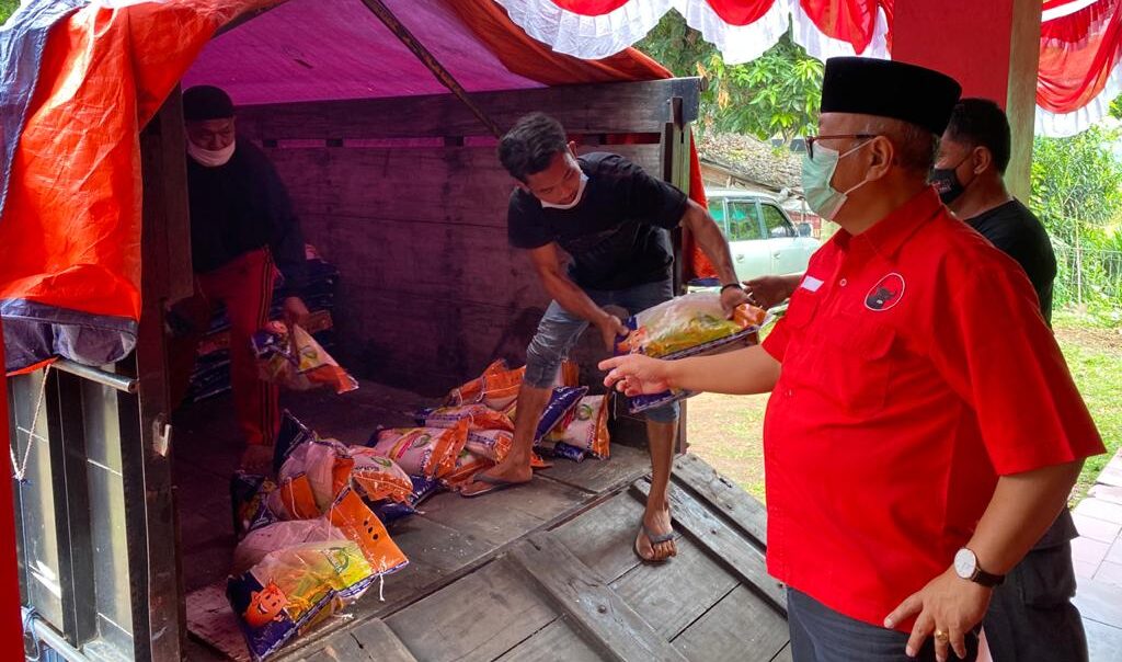 HUT PDI Perjuangan, Ananta Wahana Bagikan Paket Sembako untuk Kader