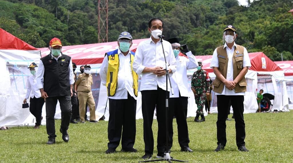 Presiden Jokowi Kunjungi Posko Pengungsian Gempa Mamuju