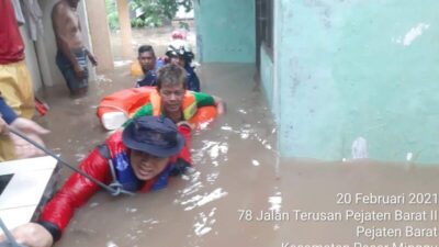 Pemukiman Warga di Jakarta Selatan Terendam Banjir Satu Meter