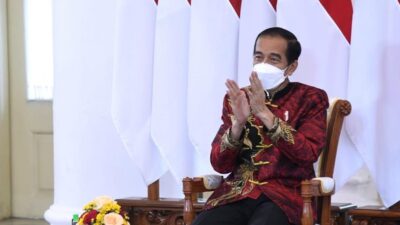 Dengan Pakaian Changshan Merah, Jokowi Hadiri Perayaan Imlek Nasional 2021