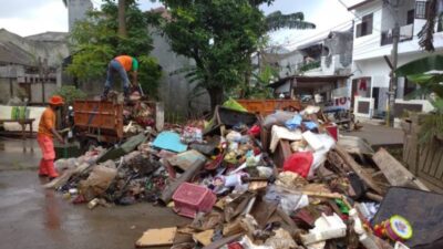 DLH Kota Tangerang Kerahkan 524 Personel Bersih-bersih Sisa Banjir