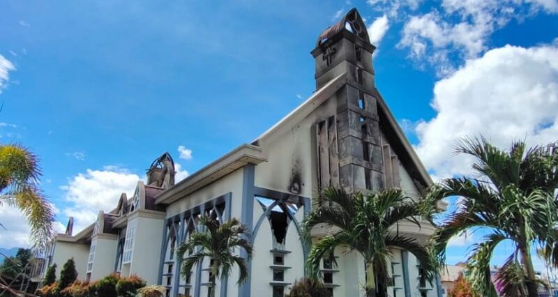 NHM Malut Salurkan Bantuan Gereja Yang Terbakar