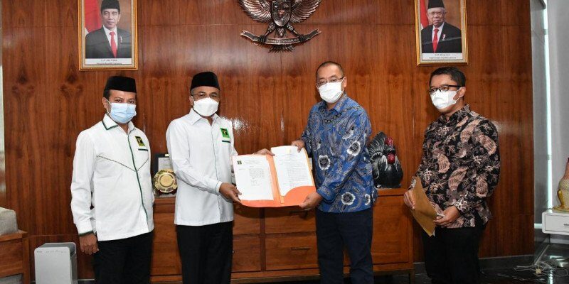 Kemenkumham Resmi Serahkan SK Kepengurusan PPP