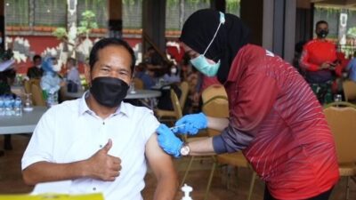 TNI AD Lakukan Vaksinasi bagi Purnawirawan dan Warakawuri