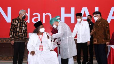 Presiden Jokowi Tinjau Vaksinasi Ulama dan Tokoh Lintas Agama