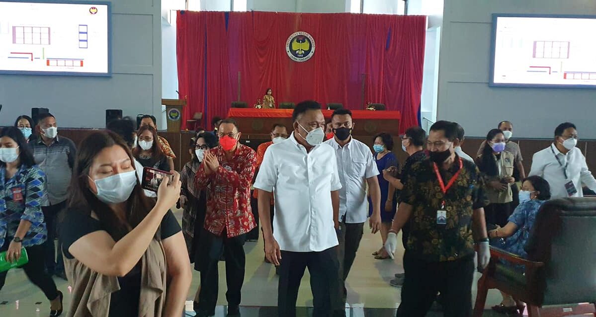 Olly Kawal Vaksinasi Untuk Tenaga Pendidik