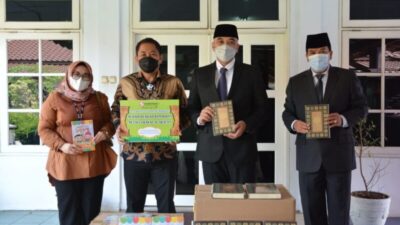 Bupati Zaki Iskandar Terima Bantuan CSR Al-Quran PT. Indah Kiat