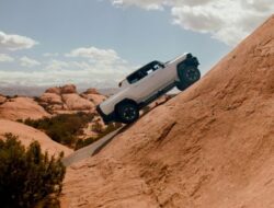 GMC HUMMER EV unjuk gigi di medan “Off-Road” Moab Trails