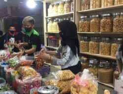 Penjual Kue Pasar Senen Kekurangan Stok