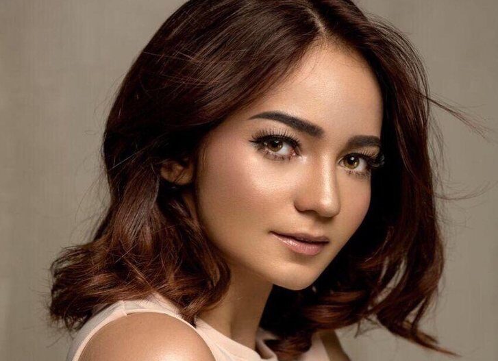 Penyanyi Enzy Storia