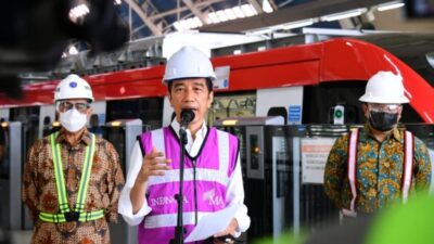 Presiden Jokowi Tinjau Perkembangan Pembangunan LRT Jabodebek