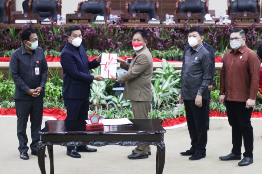 Rapat Paripurna DPRD Sulut