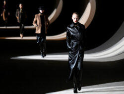 Rumah Mode Saint Laurent Kembali ke Pekan Mode Paris 2022