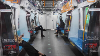 Penumpang MRT Jakarta