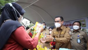 Pemkot Tangsel Melakukan Operasi Pasar Minyak Goreng