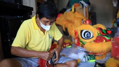 Perajin topeng barongsai di Kota Tangerang mengeluhkan menurunnya omzet