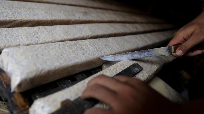 Melonjaknya Harga Kedelai Buat Segenap Hati Perajin Tahu dan Tempe Bagai Langit Hingga Masyarakat Berselimut Kabut ?