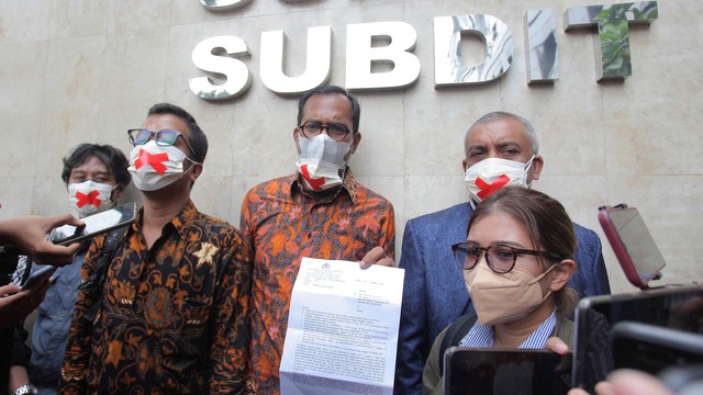 Juru Bicara Menko Marvest Luhut Binsar Pandjaitan, Jodi Mahardi menyebut Fatia Maulidiyanti dan Haris Azhar berlindung dibalik tokoh pejuang HAM.