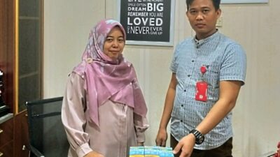 Tersangka kasus mafia pupuk berinisial AEF melalui tim kuasa hukumnya mengembalikan uang kerugian negara sebesar Rp. 110 Juta kepada Kejaksaan Negeri Kabupaten Tangerang