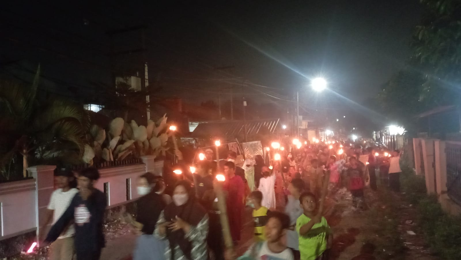 Tradisi pawai obor dalam rangka sambut tahun islam berlansung meriah di Kota Tangerang Banten