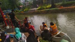 Wisata perahu kano di lintasan irigasi Sipon Kota Tangerang mulai rame dikunjungi wisatawan