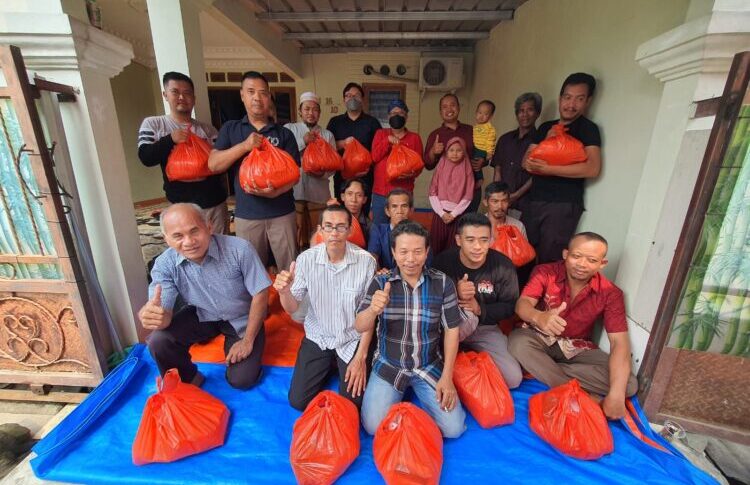 Berkah 1 Muharram YPKKT Bagikan Sembako Kepada Penggiat Sosial