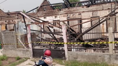 Sebanyak 15 rumah di Komplek Serbaguna Sitanala Kelurahan Karangsari Kecamatan Neglasari Kota Tangerang Banten ludes terbakar