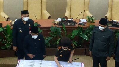 Kejaksaan Negeri (Kejari) DPRD dan Kabupaten Tangerang menandatangani pakta integritas terkait pemberantasan korupsi kolusi dan nepotisme