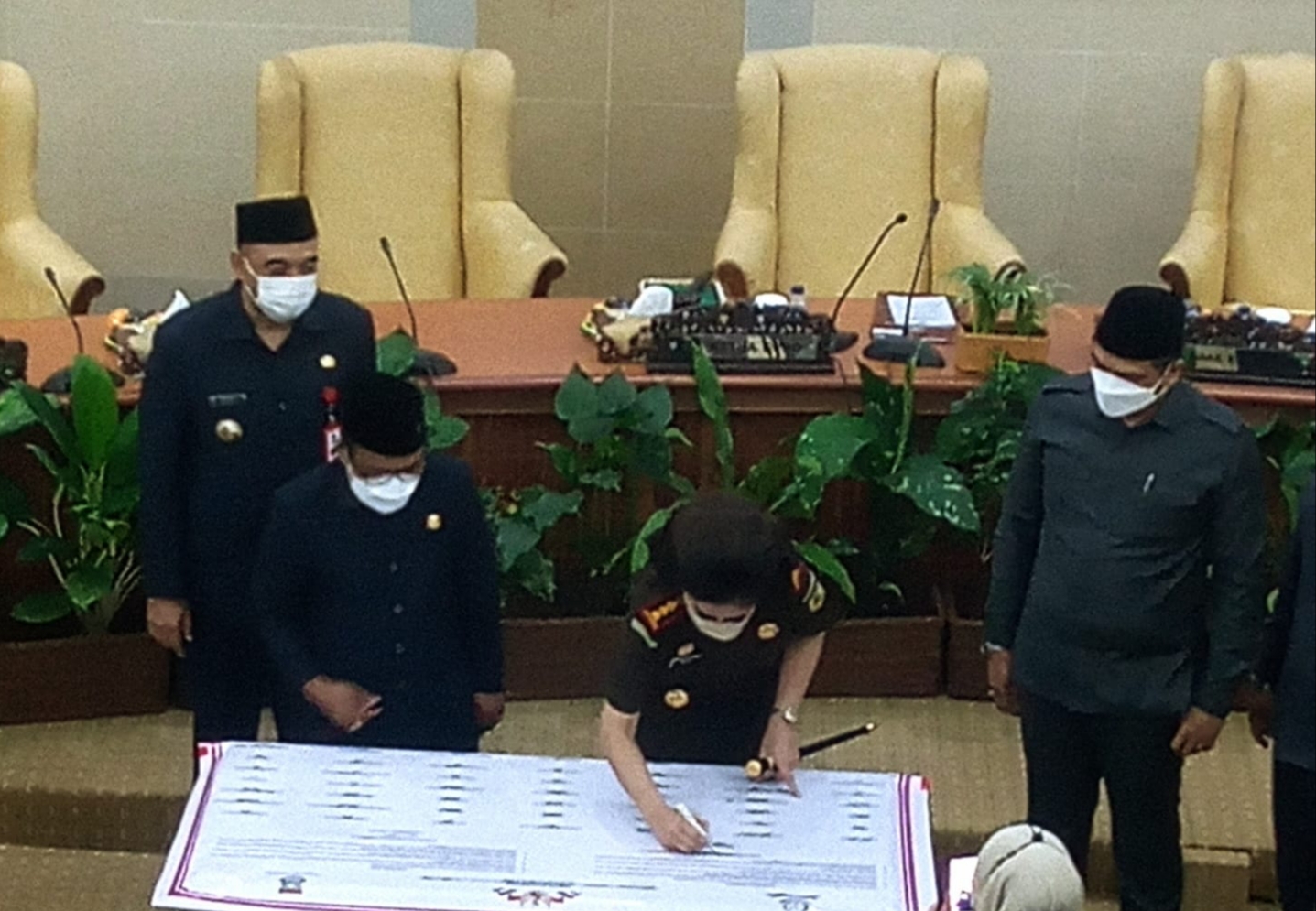 Kejaksaan Negeri (Kejari) DPRD dan Kabupaten Tangerang menandatangani pakta integritas terkait pemberantasan korupsi kolusi dan nepotisme