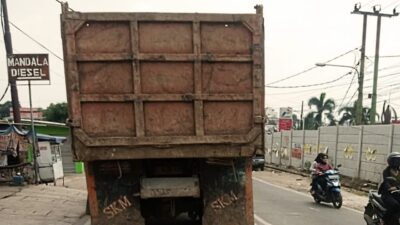 Truk bermuatan tambang langgar Perbup Tangerang nomor 12 tahun 2022 tentang pembatasan jam operasional kendaraan di wilayah tersebut