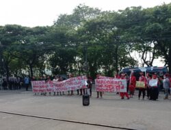 Karyawan SPBU Demo Tuntut Perusahaan Kembalikan Potongan Gaji Selama Dua Tahun