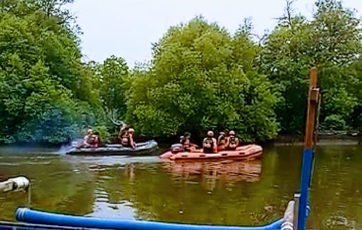 Tim SAR melakukan penyisiran di sekitar lokasi tenggelamnya korban