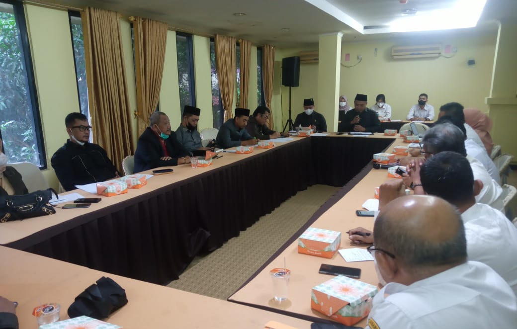 Komisi I menggelar Rapat Dengar Pendapat atau hearing bersama KPU Kabupaten Tangerang Bawaslu Dinas Kependudukan dan Catatan Sipil Badan Pusat Statistik dan Kesbangpol terkait wacana penambahan kursi legislatif.