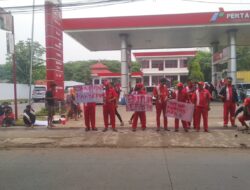 Gajinya Dipotong Sepihak, Karyawan SPBU Neglasari Ajak Keluarganya Demo