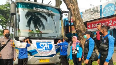Ratusan Buruh Demo Ke DPR RI Tuntut Harga BBM Diturunkan Lagi