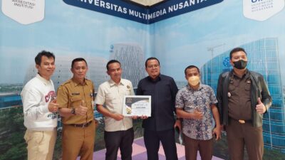 Kasi Pidsus Deny Marinca Batik Abu Abu didampingi Kasi Intel Ate Quesyini