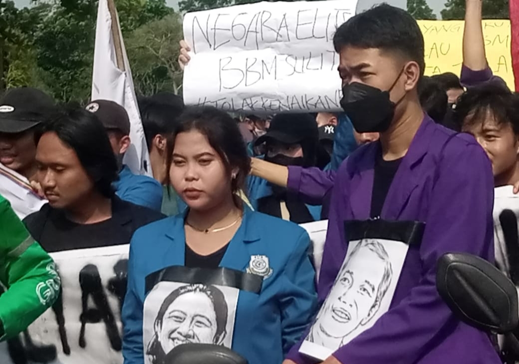 Mahasiswa demo tolak kanaikan harga BBM di Kantor Pemkab Tangerang Banten