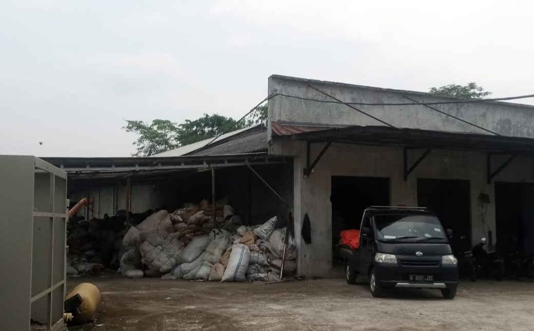 Lokasi pengelolahan biji plastik yang dihentikan sementara aktivitasnya oleh DLHK kabupaten Tangerang Banten